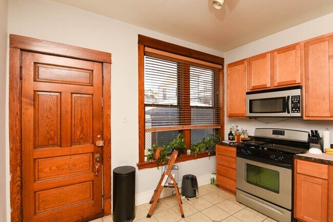 Photo - 1358 W Barry Ave Unit W2