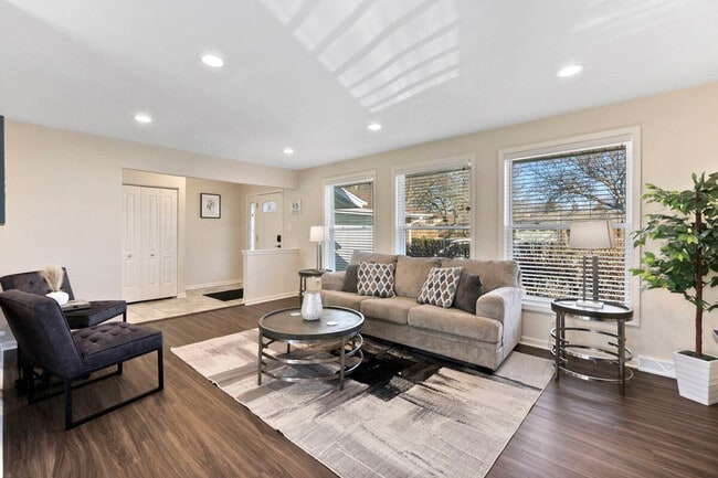 Building Photo - 623 Quail Run Rd Rental
