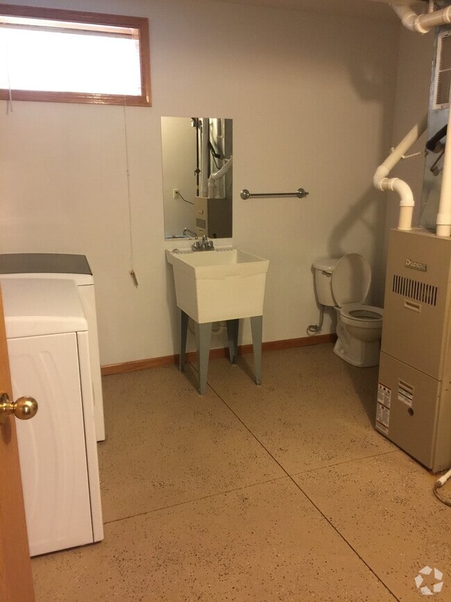 Building Photo - 1008 Unit 1008 B Rental