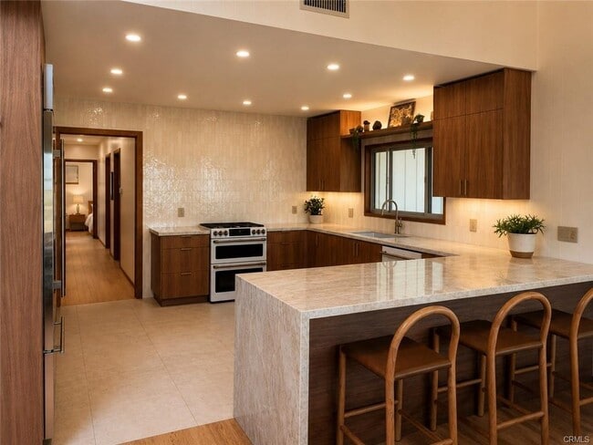 Photo - 16 Cinnamon Ln