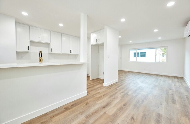 Photo - 232 W 3rd St