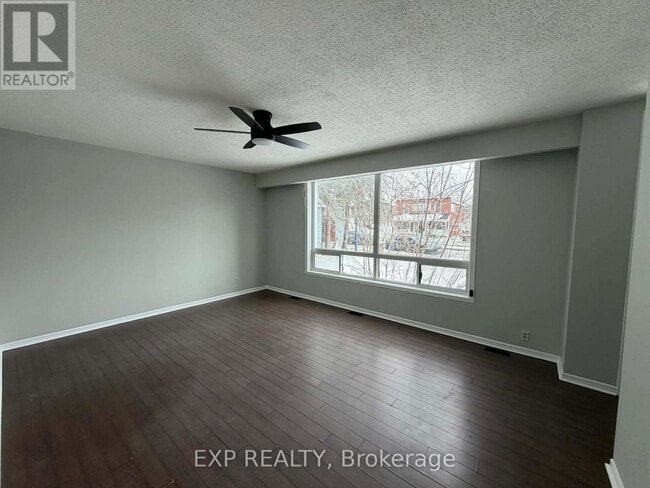 Photo - 1504 Stittsville Main St