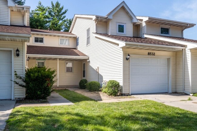 Building Photo - Beautiful 2 Bedroom, 2 Bathroom Townhouse ...
