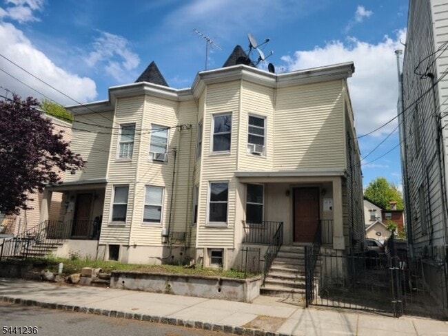 Building Photo - 54 Smith St Unit A