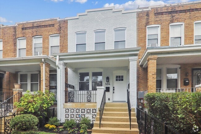 Building Photo - 504 24th St NE Rental