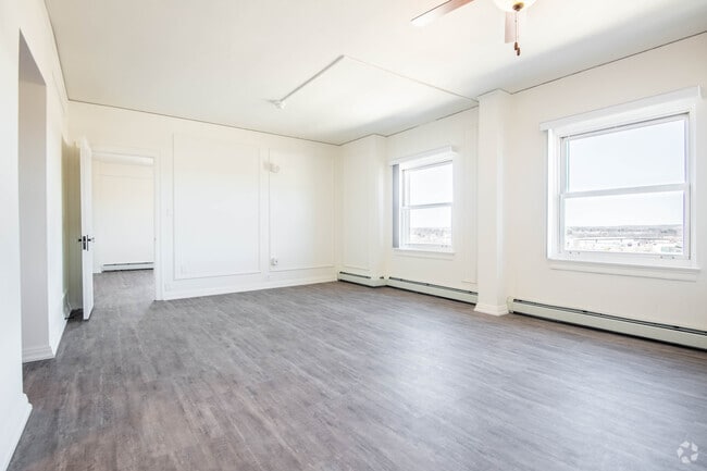 1BR, 1BA - 763SF - The Landmark