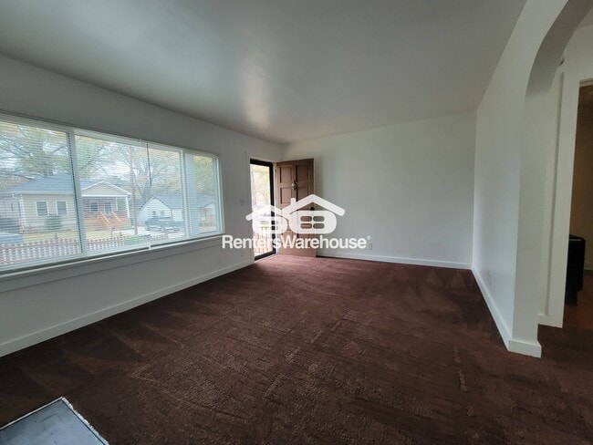 Photo - 1056 Regent St SW