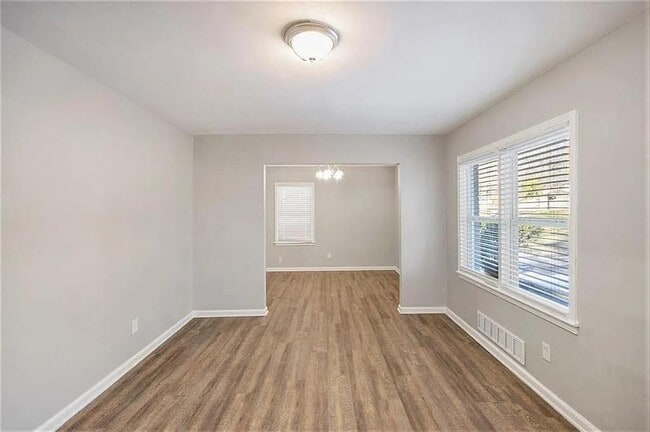 Photo - 2077 Rosewood Rd