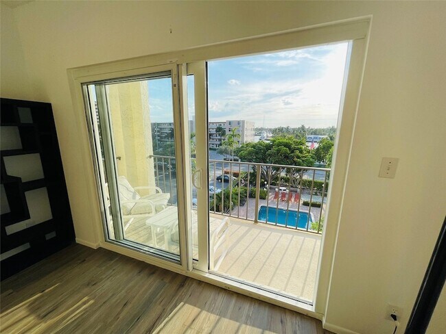 Photo - 400 N Riverside Dr Unit 403