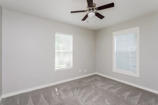 Building Photo - 5111 Royal Dr Rental