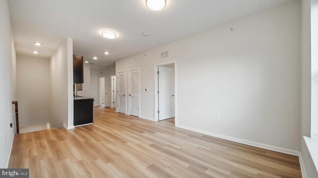 Building Photo - 4907 Hamilton Ave Unit 4907-APT B