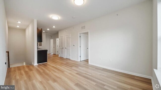 Building Photo - 4907 Hamilton Ave Unit 4907-APT B