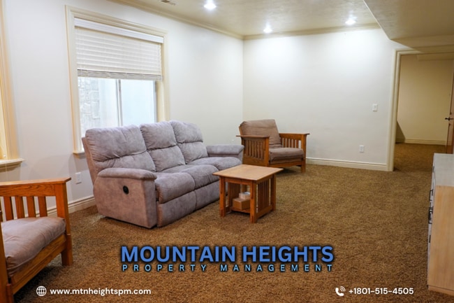 Photo - 1482 Maple Ave