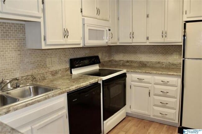 Photo - 2128 Greenwood Pl SW