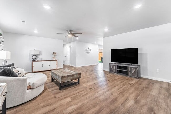 Photo - 1906 SE Taylor St