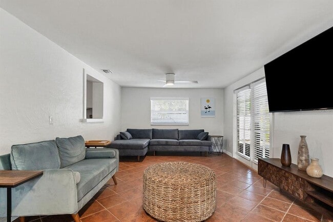 Photo - 2469 Waldemere St