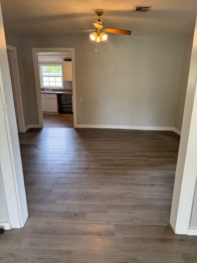 Photo - 2 bedroom 1 bath home close to downtown