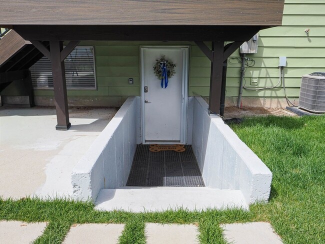 Building Photo - RES_CLOWARD_521 Unit BASEMENT