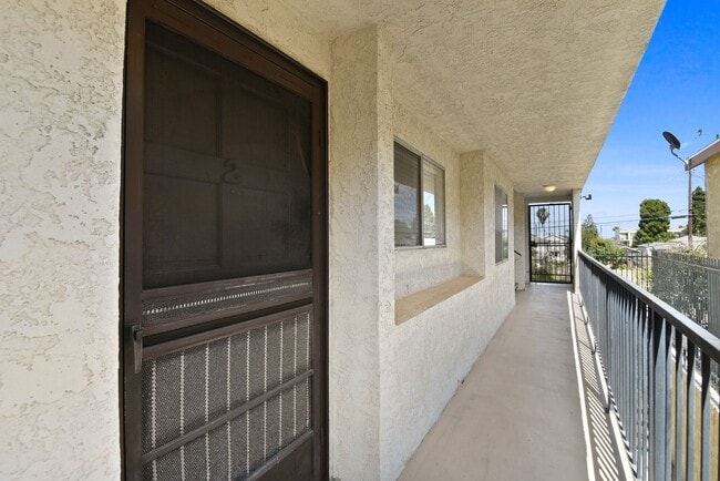 Photo - 129 N Cabrillo Ave Unidad #2