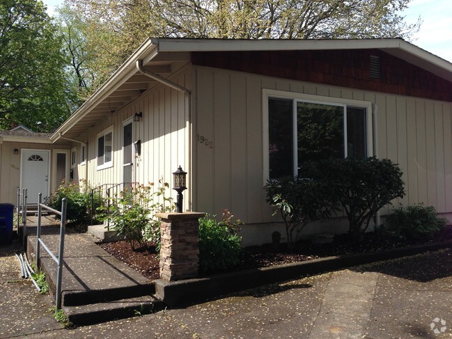 Building Photo - 1922 SE Tenino St Unit Tenino 1922 Rental