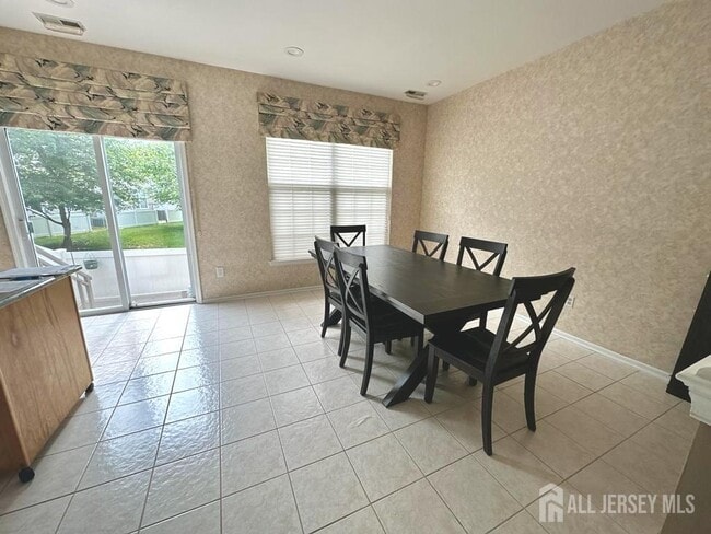 Photo - 1304 Dahlia Cir