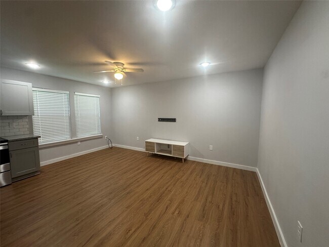 Photo - 6610 Haight St Unit B