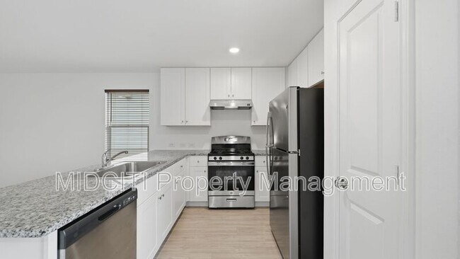 Photo - 2713 Green Finch