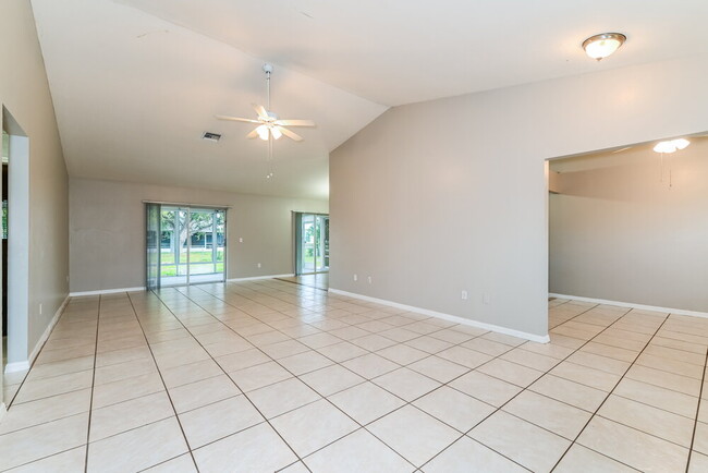 Photo - 401 SE 18th St