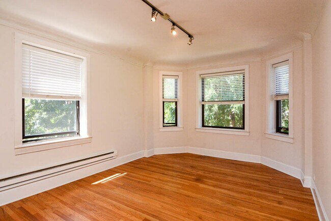 Photo - 2322 N Rockwell St Unit E02P