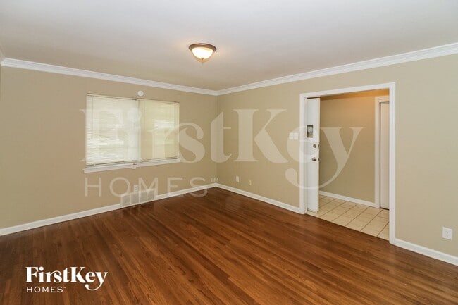 Photo - 5055 Woodlark Ave