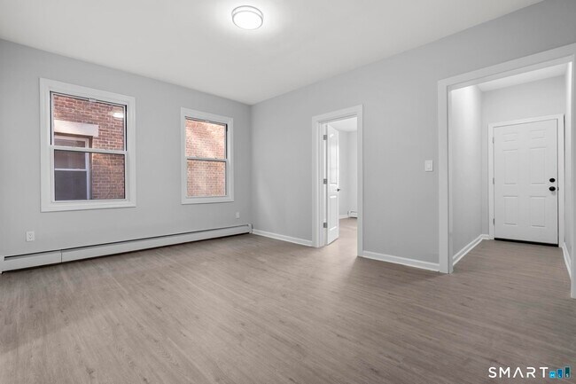 276 Bond St