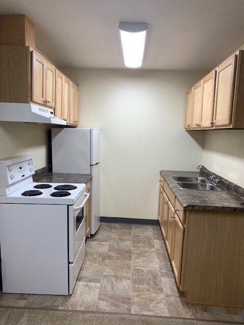 8604-8687 87 Ave