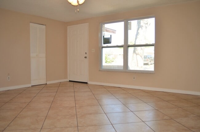 Photo - Beautiful 3 bedroom / 2 bath available!