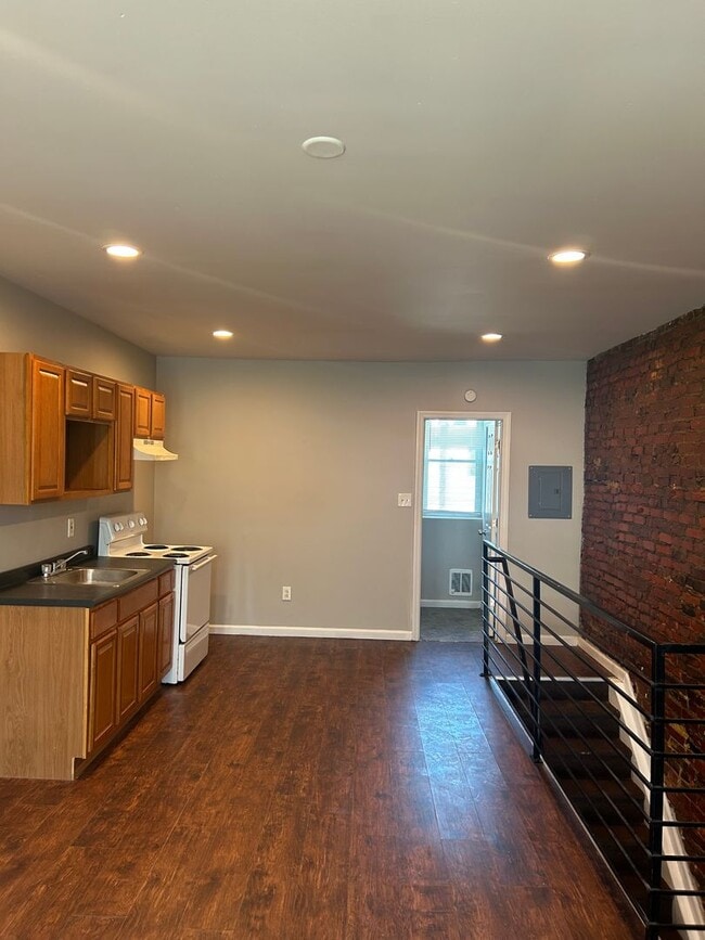 Photo - 1850 Clarence St Unit 2nd Floor