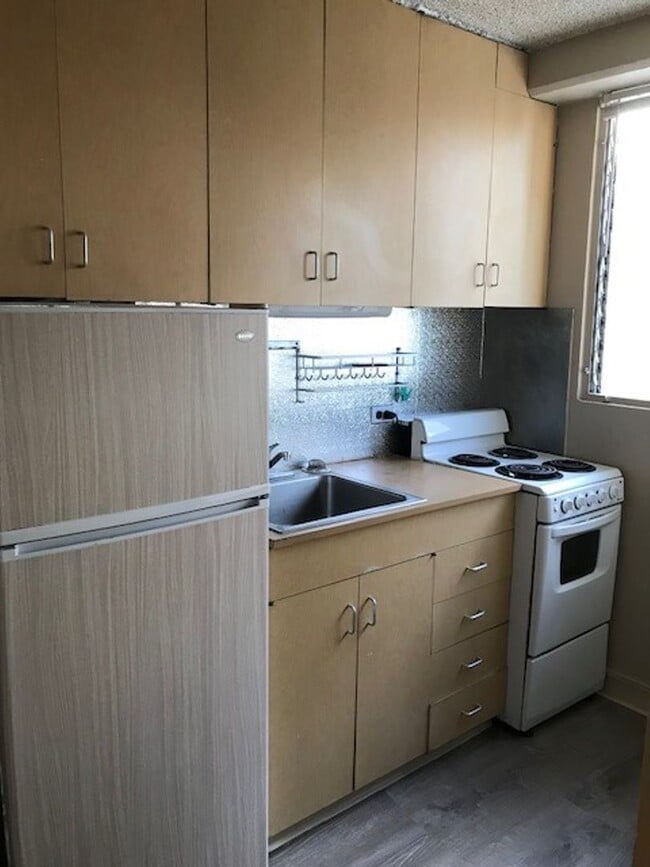 Photo - $1,600 – Furnished Studio with 1 Bath at Pacific Grand, Ala Moana area, no parking Unit 720