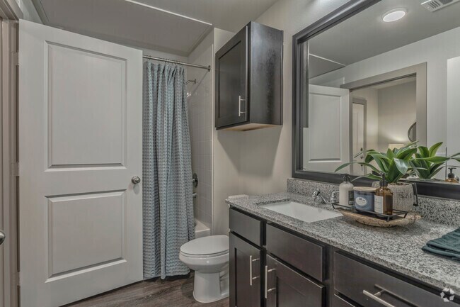 2BR, 2BA - 930 SF B1 - Bathroom
