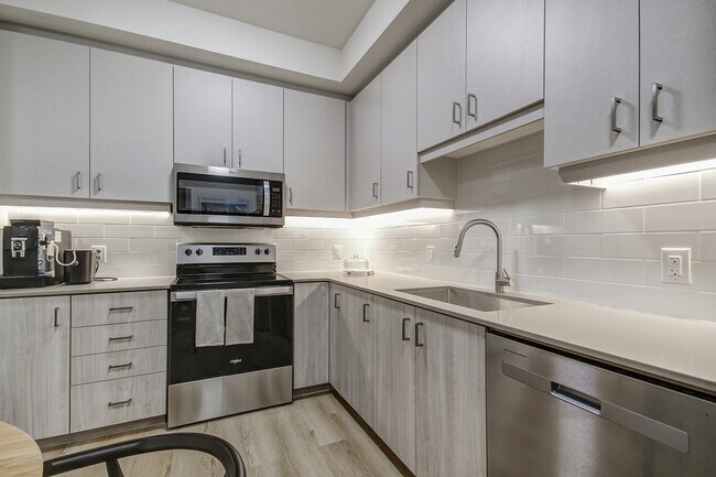 Photo - 90 Carling St