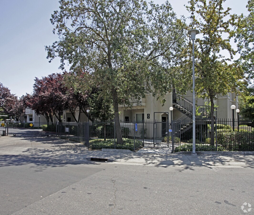 The Montebella - The Montebella Apartments