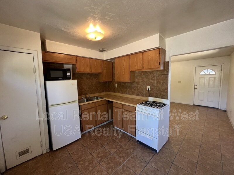 Photo - 117 E Ellery Ave Unit Apt 1