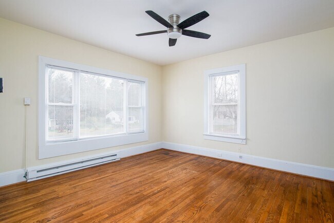 Photo - College Street Unit College 765-A