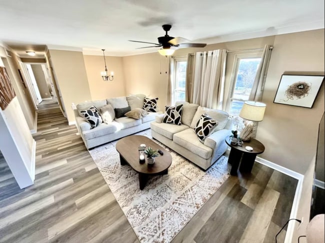 Photo - Spacious 3 Bedroom with Outdoor Pool in Mason