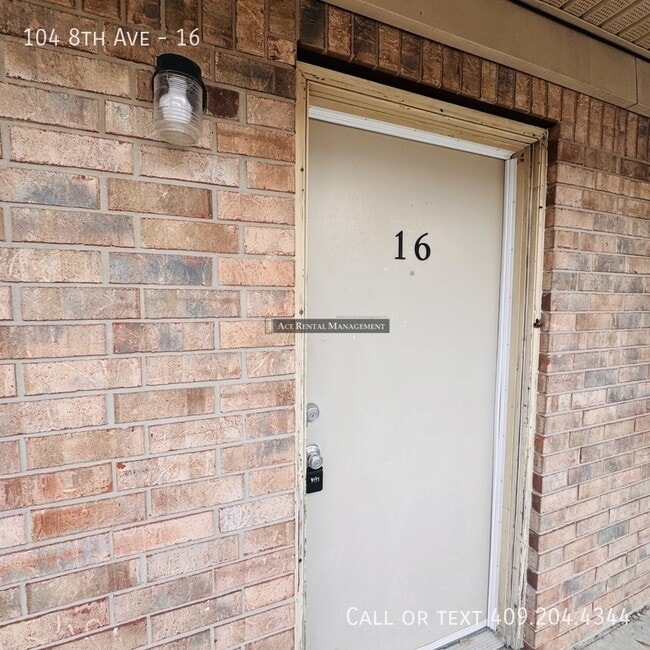 Building Photo - 104 8th Ave Unit 16
