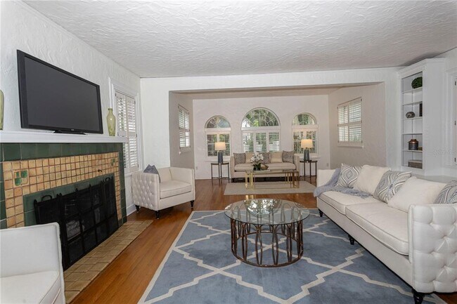 Photo - 732 Edgewater Dr