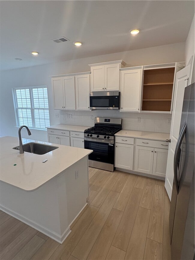 Photo - 201 McCormick Pl