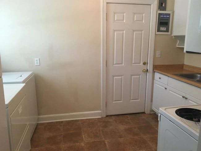 Photo - Beautiful 2 Bedroom 1 Bathroom Home with S...