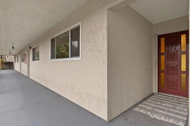Building Photo - "Charming 3-Bed, 2-Bath Oasis in Capitola's Prime Park Ave Location"