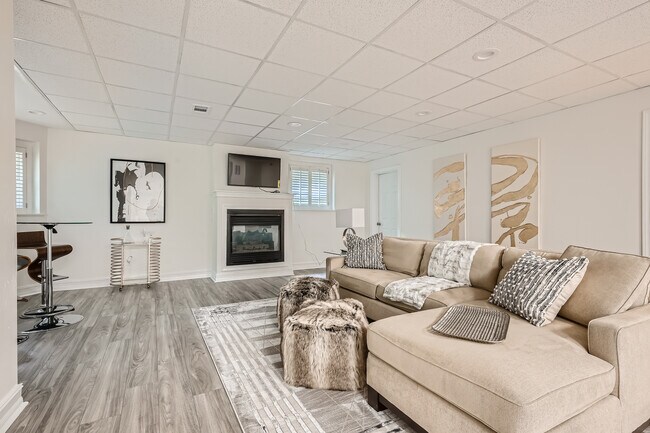 Photo - 3362 Mathieson Dr NE