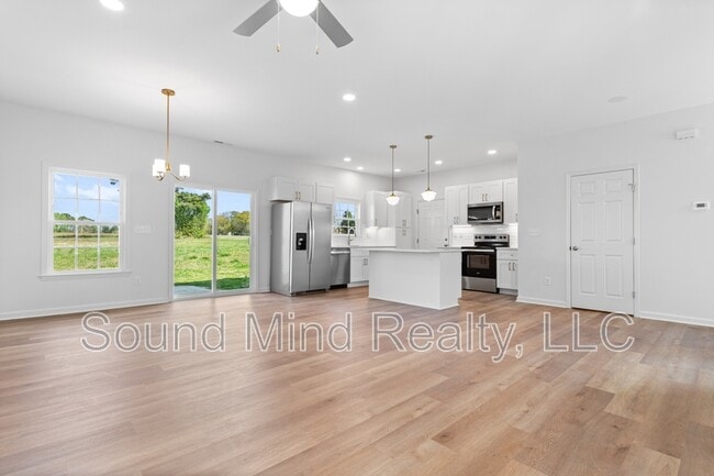 Photo - 204 Landmark Dr