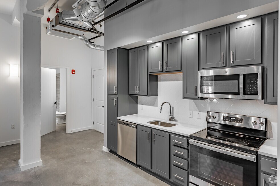 1BR, 1BA - 650SF