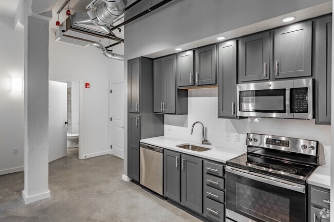 1BR, 1BA - 650SF